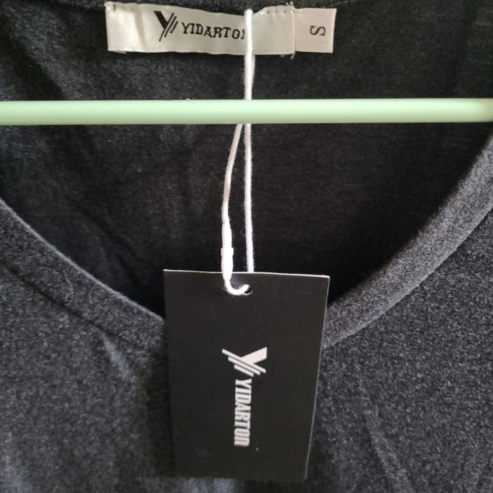 Women's V-Neck Gray Top NWT - Picture 2 of 4